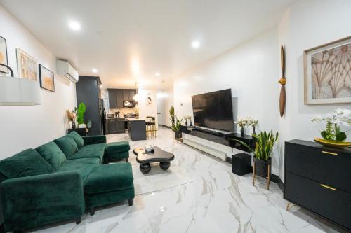 Luxury Entire 2-Bedroom Brooklyn stay Free Parking & Laundry on-site