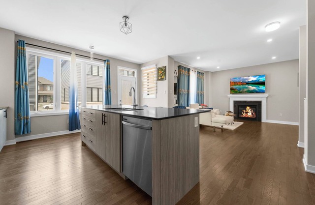 Luxury Getaway | Game Room Entertainment + Dedicated Office Space