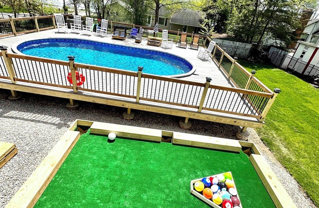 Luxury House Heated Pool till mid Nov, 2 hot tubs, Sauna, Fire pit, Photo area…