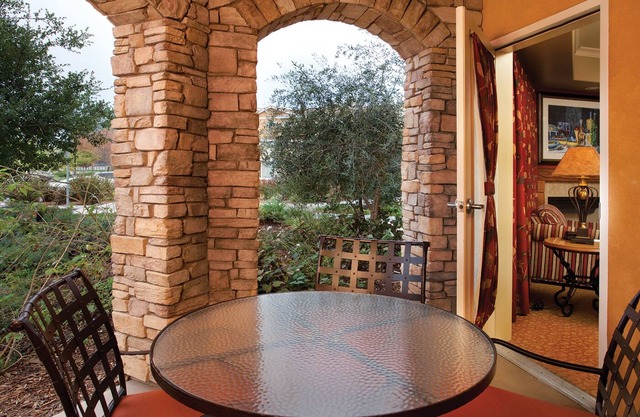 Luxury KING STUDIO SUITE- Napa Valley Resort w/pool, gym, COMP BOTTLE WINE 🍷