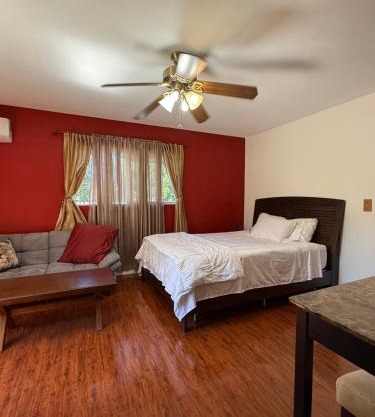 Luxury king studio 20 min to Malibu beaches