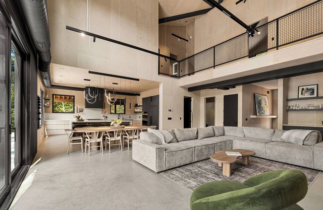 Luxury Lakefront Retreat on Peaceful Kahshe Lake