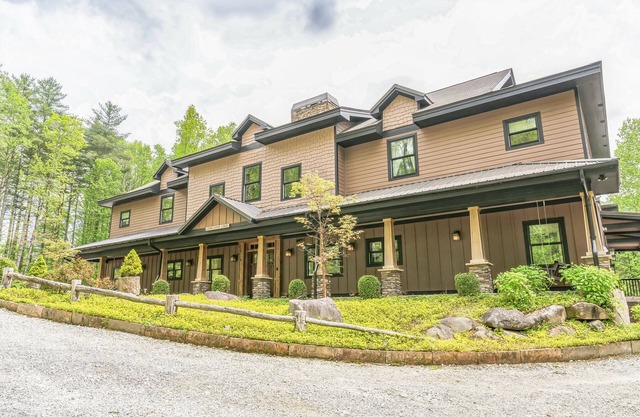 Luxury Lodge Sleeps 26 Comfortably at Sapphire Valley Resort