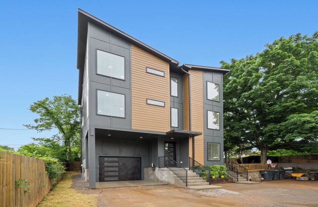 Luxury modern 3bd/3ba, sauna, EV charger, 15mi BNA 7mi Broadway 6mi Vandy