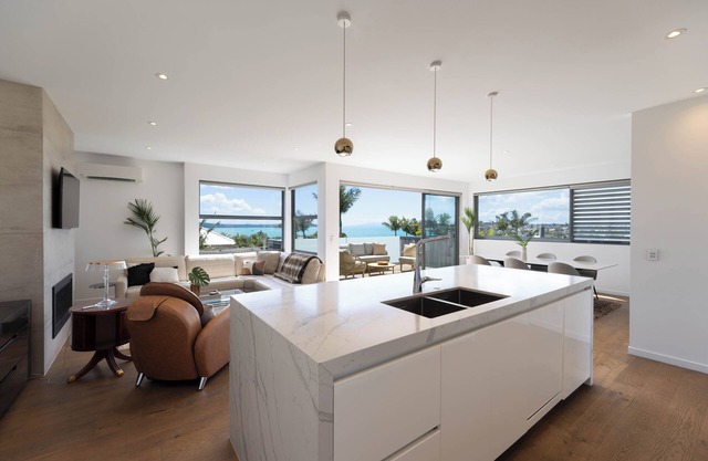 Luxury modern dream house with beautiful sea views of Rangitoto in Kohi Beach