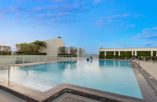 Luxury one bedroom Apt/ at Hollywood beach resort