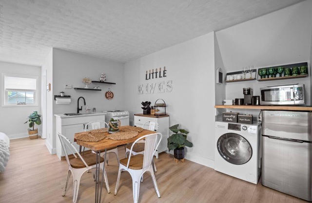 Luxury pet-friendly remodeled cottage