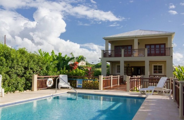 Luxury retreat with contemporary design less than 5 minutes walk to the beach