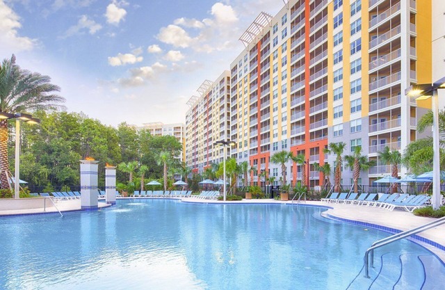 Luxury suites, 7 heated pools & minutes from Orlando’s world-famous parks