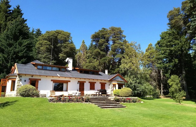 Magnificent Lakefront Property Set In An Acre Of Private Parkland