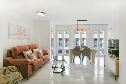 Magnificent- 2Bd 2Bth- City Center