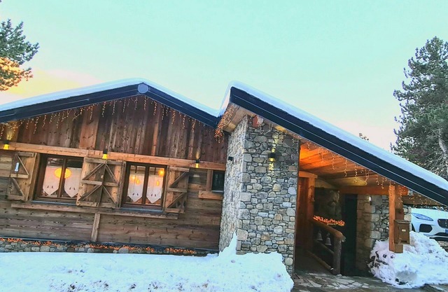 Magnificent CHALET in the heart of the resort of Les Angles, EXCEPTIONAL VIEW.wifi.SPA