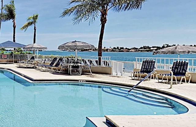 MAGNIFICENT CONDO WITH SPARKLING WATER VIEWS -SUPERIOR LOCATION WITH ZERO STEPS