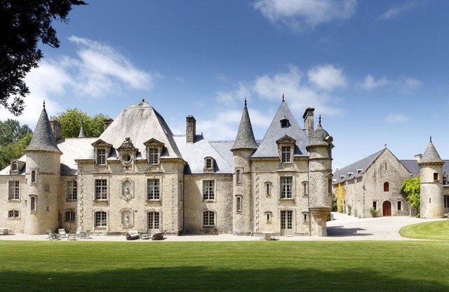 Magnificent historic castle with park and luxurious rooms in Normandy
