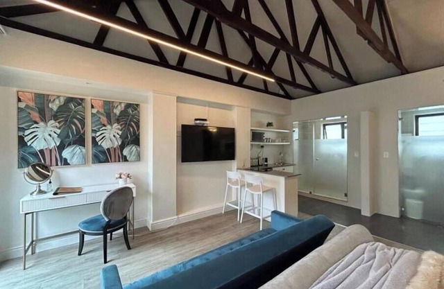 Magnolia King - Honeymoon Unit Self catering