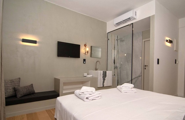 Magoo Suites, Seaside, Balcony, Beach