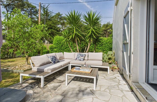 Mahé Bridge - 300m Beach - 6 adults - 6 children