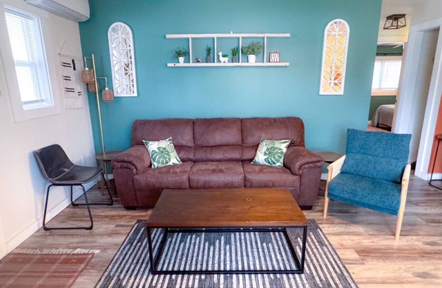 Main Level - King Beds - Patio - Laundry - Walk to downtown!