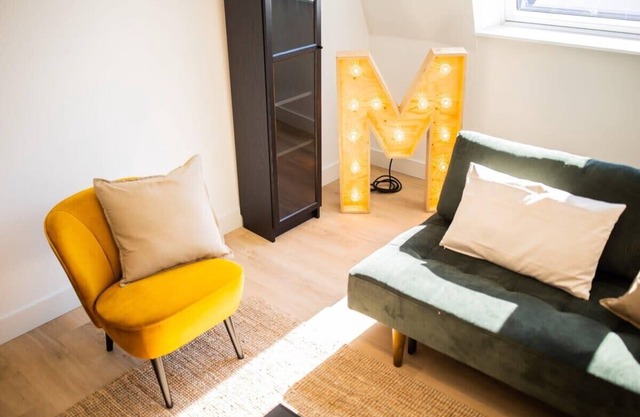 Majestic 1 Bed Serviced Apartment 54m2 -ESS38M-