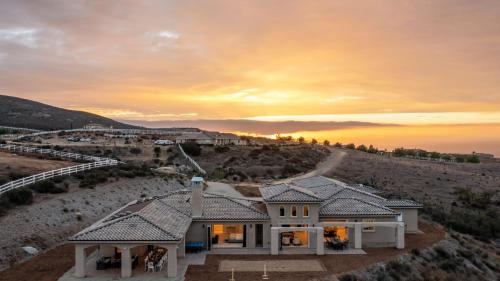 Malbec by AvantStay Incredible Estate w Panoramic Views Bocce Ball Court