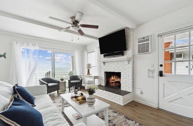 Malibu, Carbon Beach - Oceanfront Suite Three