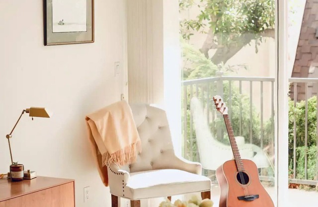 Malibu Country Mart Escapenn