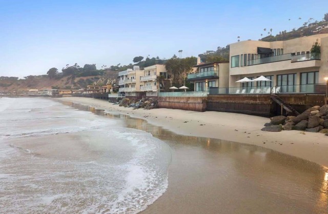 Malibu Sand Suite #15 - Ocean-side Carbon Beach