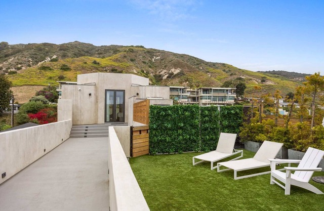 Malibu Sand Suite #16 - Perfect Beach-Side Studio