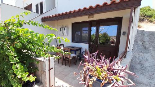 Mandora's Cozy Sea View Apartment