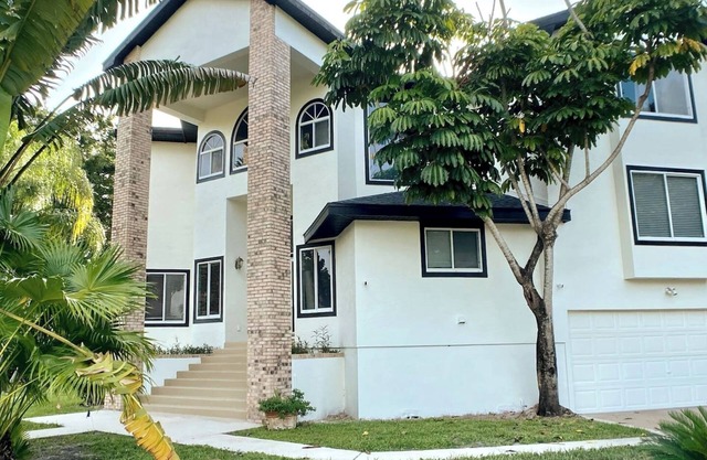 Mansion W/Pool, Canal and Luxury Amenities!