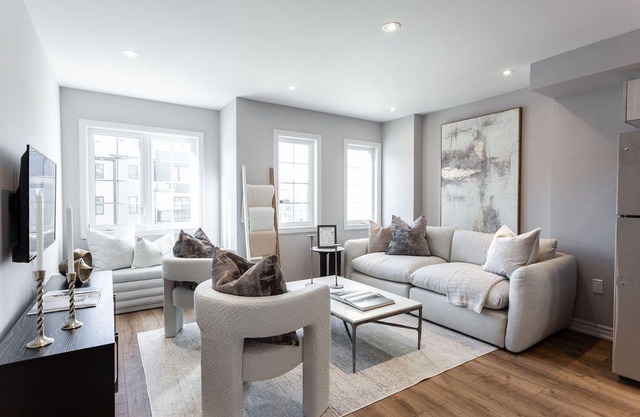 Mapleview Haven: Modern 2BR TH