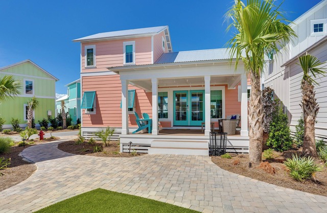 'Margaritas & Parrots in PCB' Beachy Bungalow!
