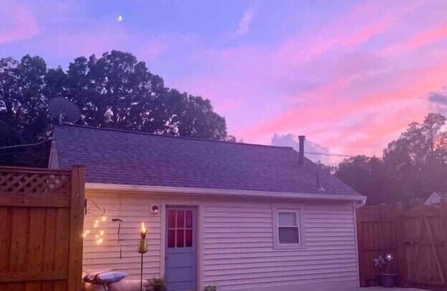 Megan's Entire Cottage Studio Located 10 Minutes From D.C. With Private Parking