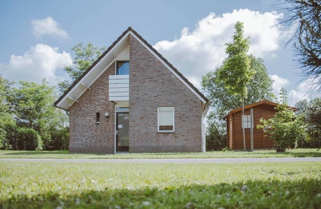Meta description: Stay in Bungalow Schipbeek for 6 persons at Vakantiepark de Sallandshoeve and enjoy comfort and convenience in a woodland setting in Overijssel.