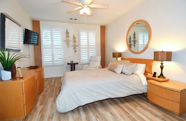 Mid-Term Gem - Private Bedroom Suite