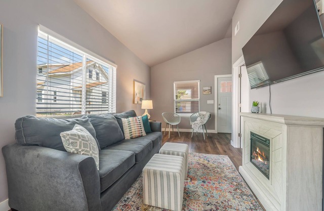 Midterm w/Huge Fenced Yard Near Neenah & Appleton