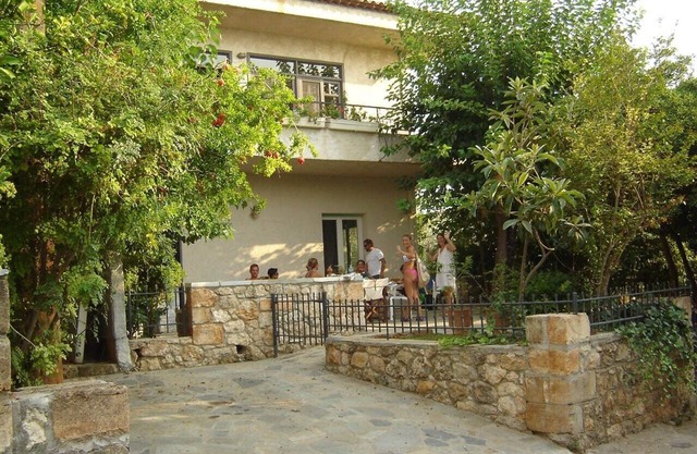 Minas Villa, 5 ensuite bedrooms, 1min walk from Stoupa beach, renovated 2020