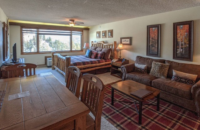 Miner's Rest (#305) | Pool, Near Ski - Golf - AC, Hot Tub, Views