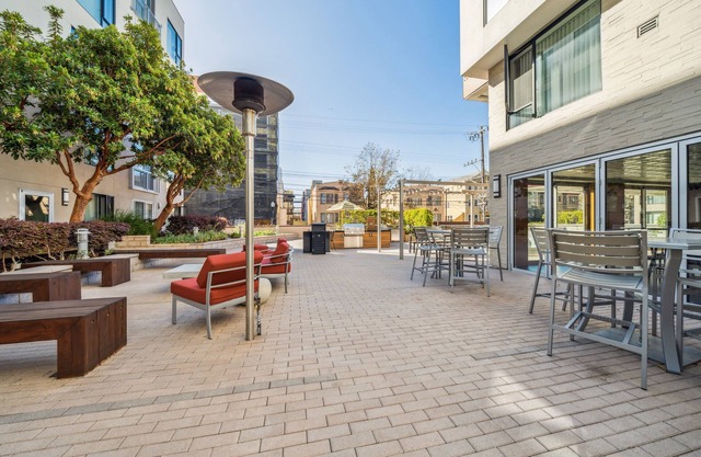 Mission 1 BR w/Office by Anyplace - 11454