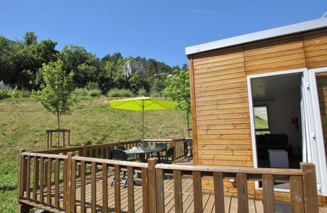 Mobile home with terrace in Puget-Théniers
