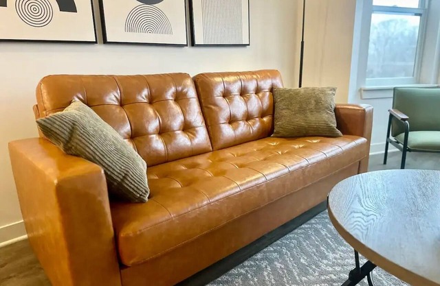 Modern 1 Bd on the Monon Trail w/Free Parking