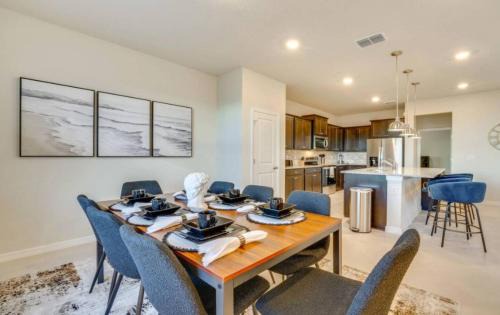 Modern 5br Getaway W Heated Pool & Bbq Area