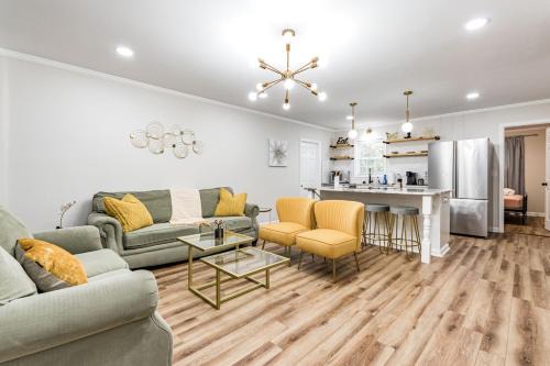 Modern bungalow in the heart of Raleigh w King bed