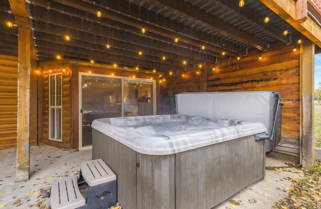 Modern Cabin Perfect for Yellowstone Adventures! Snowshoeing/skiing/mobiling!