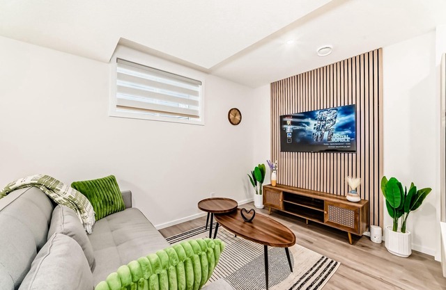 Modern Cozy Suite - 15 mins from Calgary Airport