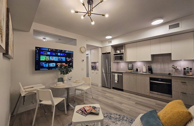 Modern DT Oasis | Cozy Retreat