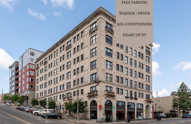 Modern Elegance in the Heart of Downtown Tacoma | King Bed + Parking + AC