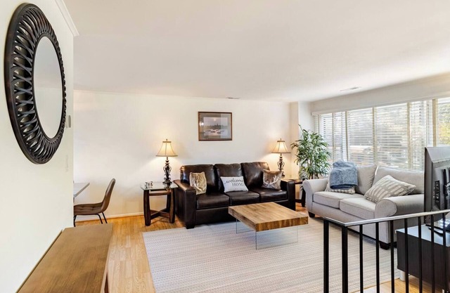 Modern Hideaway Near Downtown Annapolis and close to the U.S. Naval Academy