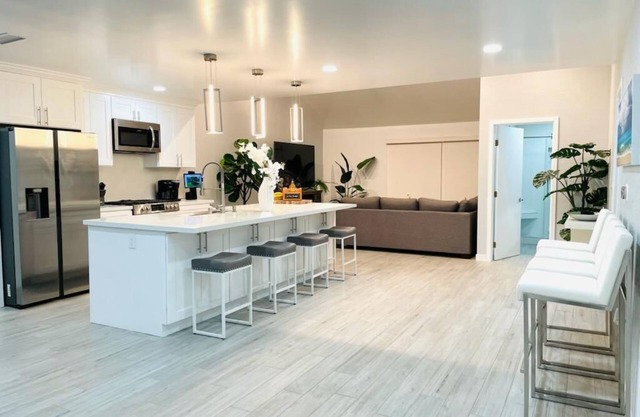 Modern Home in Baldwin Park-Central to All Attractions