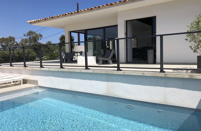 MODERN HOUSE PORTO VECCHIO AIR-CONDITIONED PRIVATE POOL SUPERB SEA/MOUNTAIN VIEW
